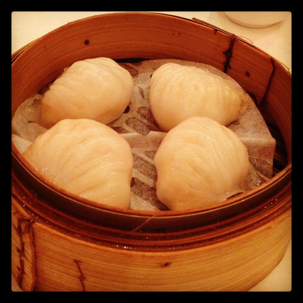 Har Kau (steamed prawn dumplings)