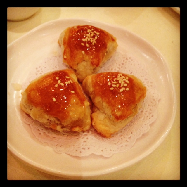 Honey roast pork puffs