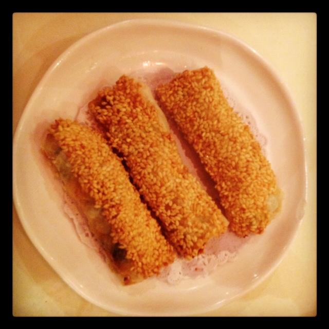 Sesame paper prawn rolls