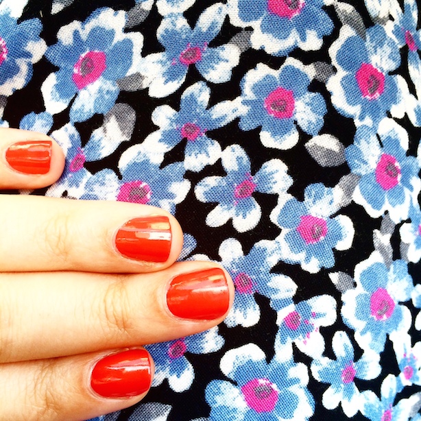 Essie - Too too hot - Poppy Loves