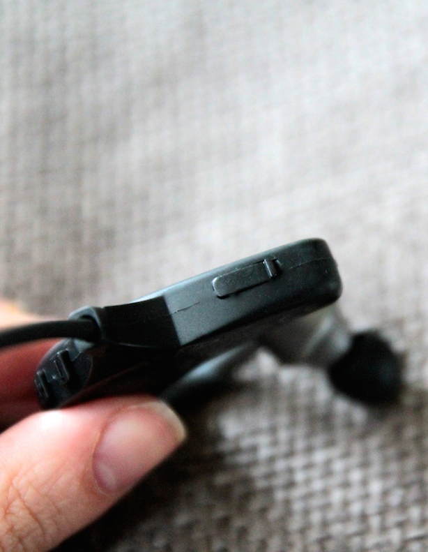 Denon-Wireless-Fitness-Bluetooth-in-Ear-Headphones 4