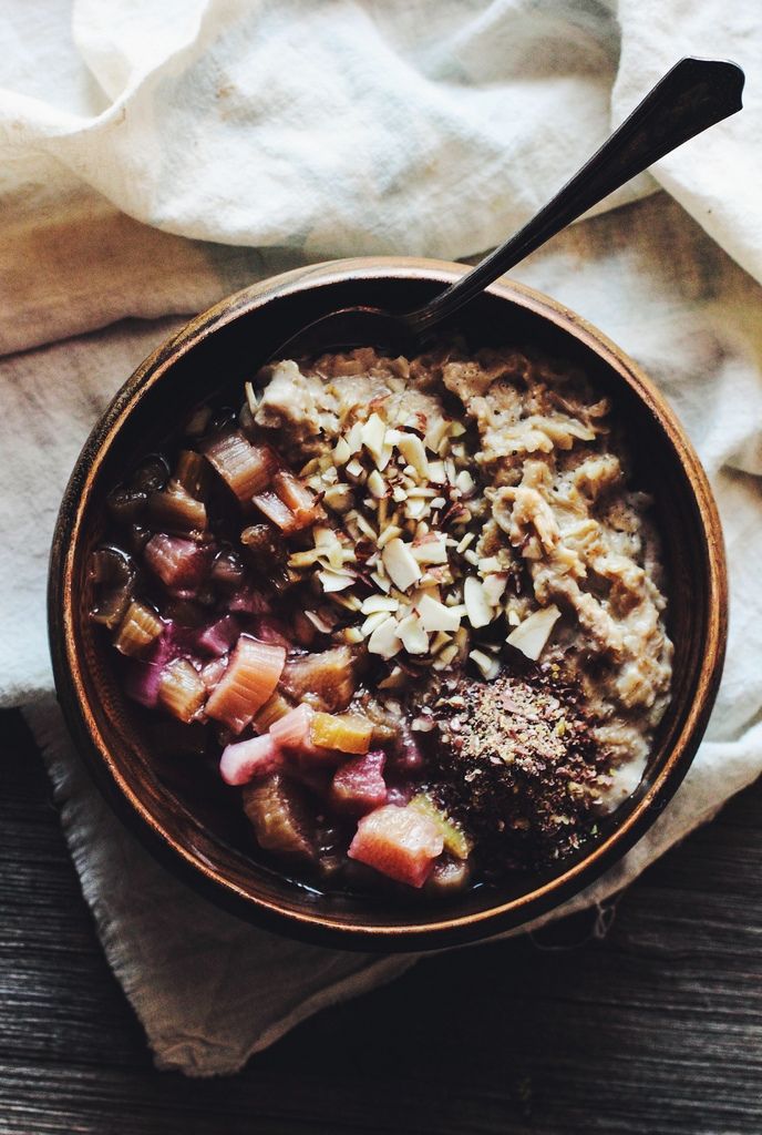 Rhubarb Vanilla Almond Oatmeal