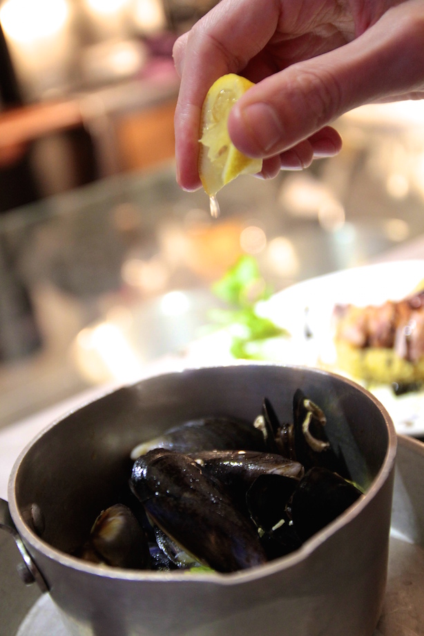 mussels and lemon