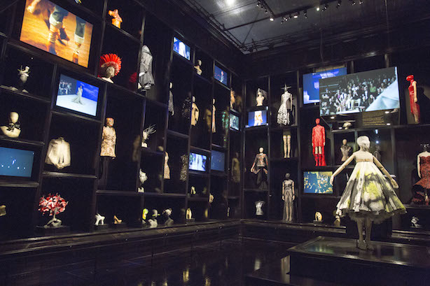 nstallation-view-of-Cabinet-of-Curiosities-gallery-Alexander-McQueen-Savage-Beauty-at-the-VA-c-Victoria-and-Albert-Museum-London