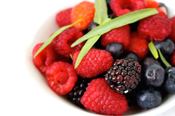 Summer berries with gin, tarragon and shortbread