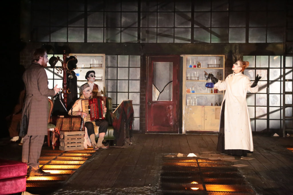 Jonathan Holloway's Jekyll & Hyde (courtesy Chung Ying Theatre Company) 35