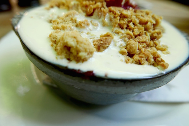 Apple & Berry Crumble, Custard