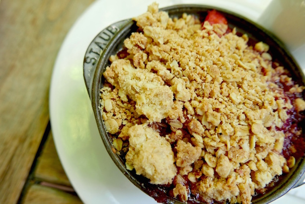 Apple & Berry Crumble, Custard