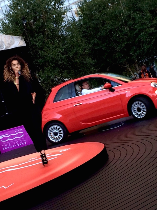Ella Eyres singing with the new Fiat 500