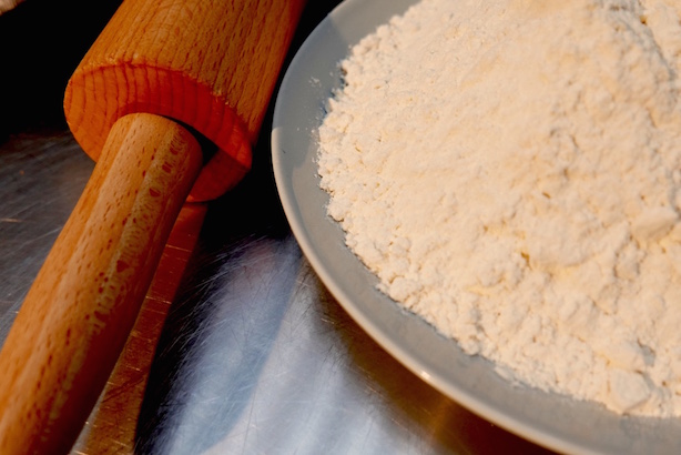 Flour and rolling pin