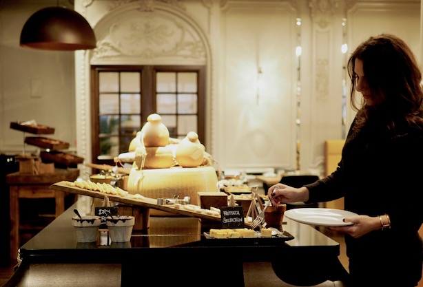 mercante-poppy-loves-sheraton-grand-london-park-lane-1