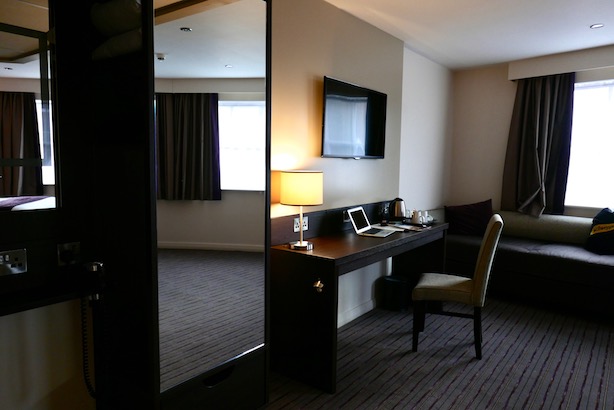 Premier-Inn-Poppy-Loves-4