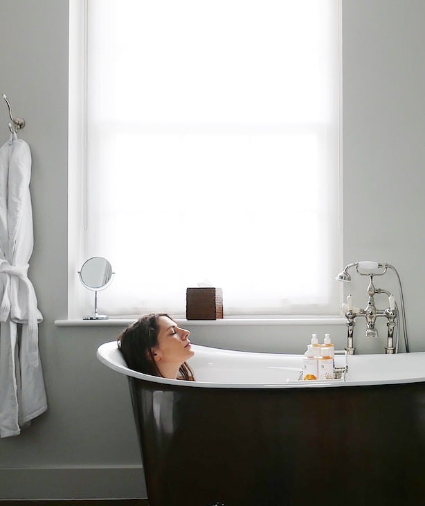 Roll top bath