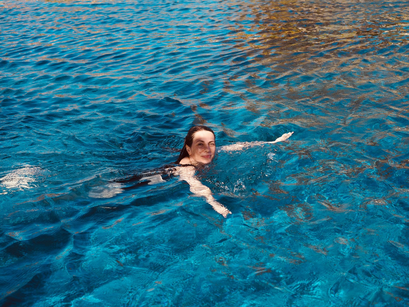 poppy loves swimming